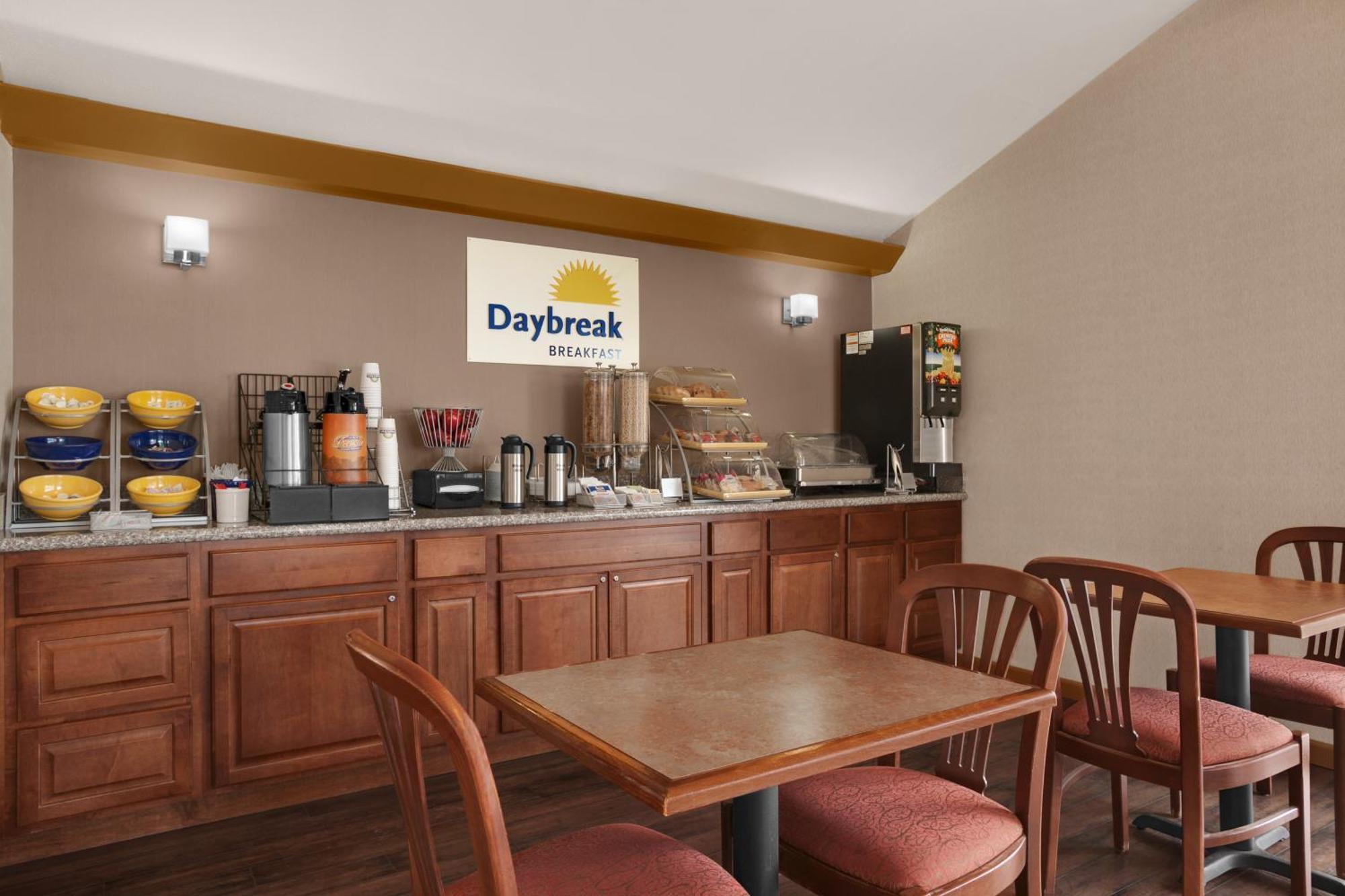 Days Inn By Wyndham Middletown New Hampton Bagian luar foto